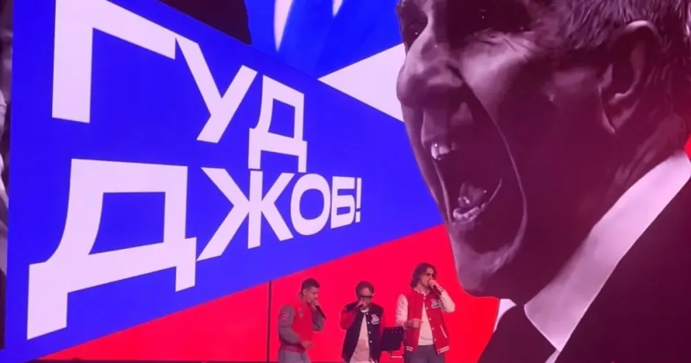 Губернатор Михаил Евраев объявляет о переименовании площади у «Арены-2000»