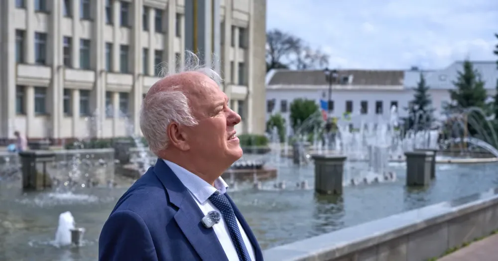 Часовня Александра Невского в Ярославле и старый протекающий фонтан