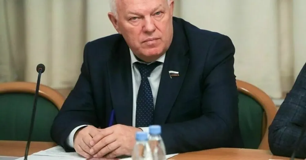 Депутат Госдумы Анатолий Грешневиков на встрече с жителями Ярославской области
