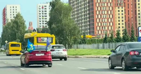 Десантники в голубых беретах на праздновании Дня ВДВ в Ярославле